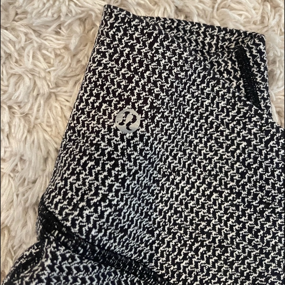Black & white size 8 lululemon leggings 7/8 length